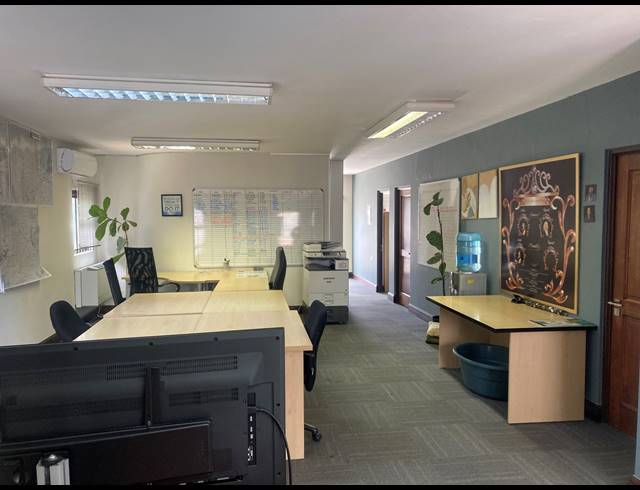 154M² OFFICE TO LET IN FOURWAYS